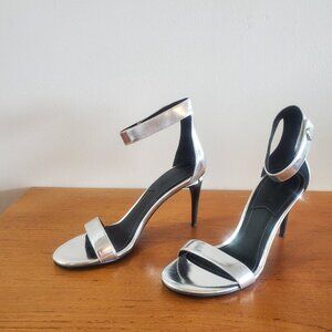 NWOB Kendall & Kylie Silver Madelyn Velcro Ankle Strap 3.5" Stiletto 7M A204